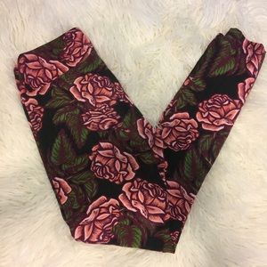 LuLaRoe OS Leggings • Roses